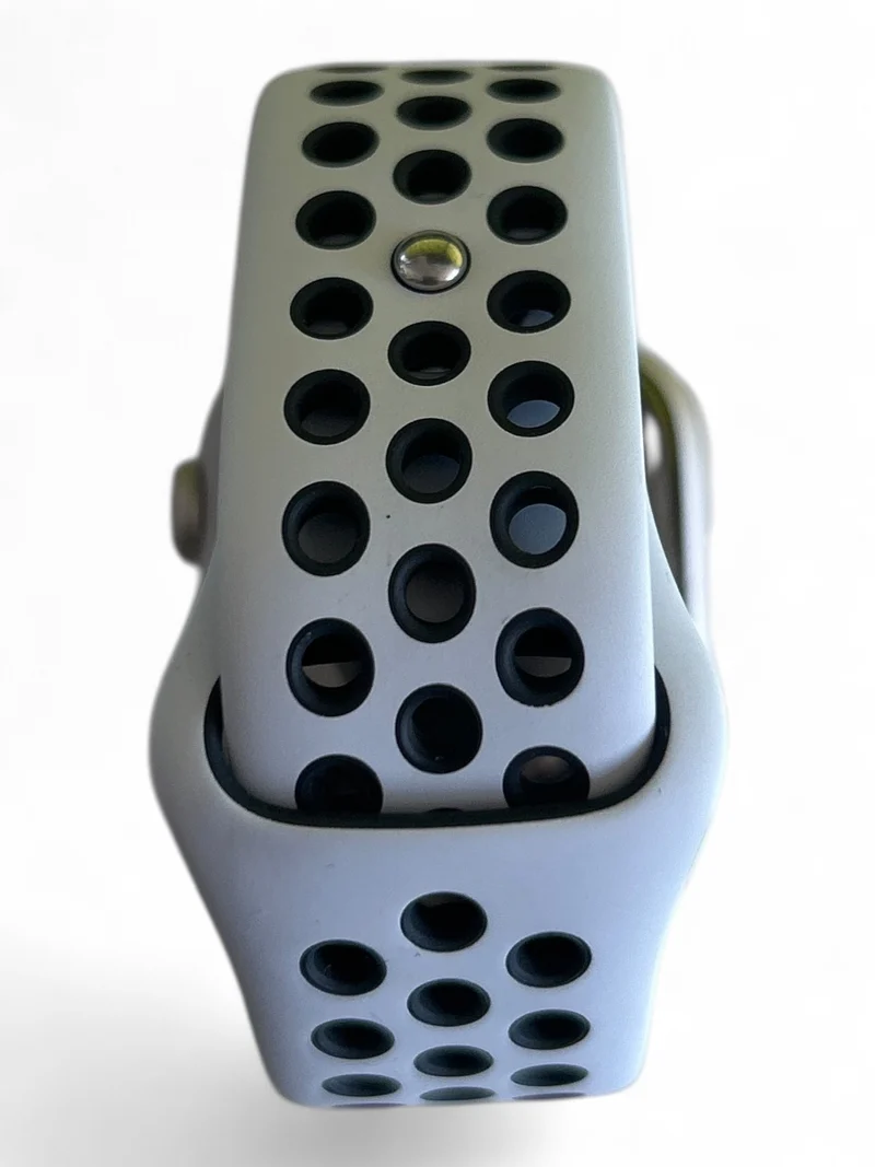 Apple Watch Nike Series 7 GPS 45 mm mit Aluminiumgehäuse und Nike Sportarmband