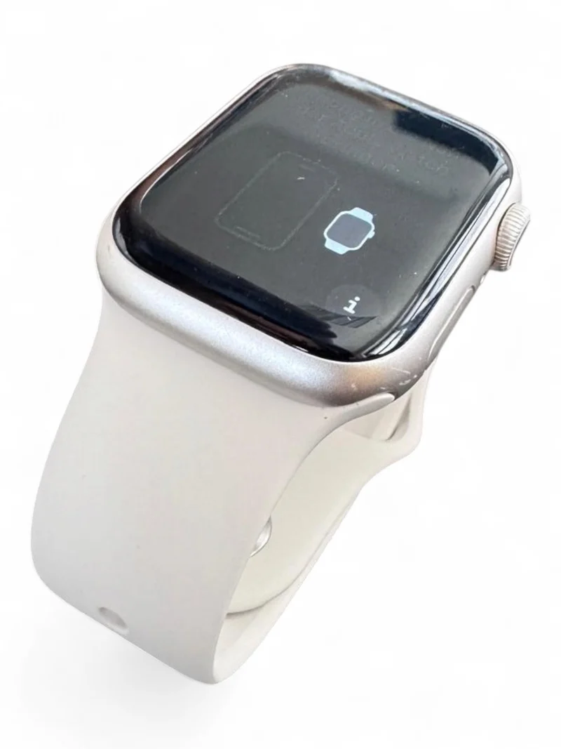 Apple Watch Series 9 GPS 41 mm mit Aluminiumgehäuse und hellem Retina Display.