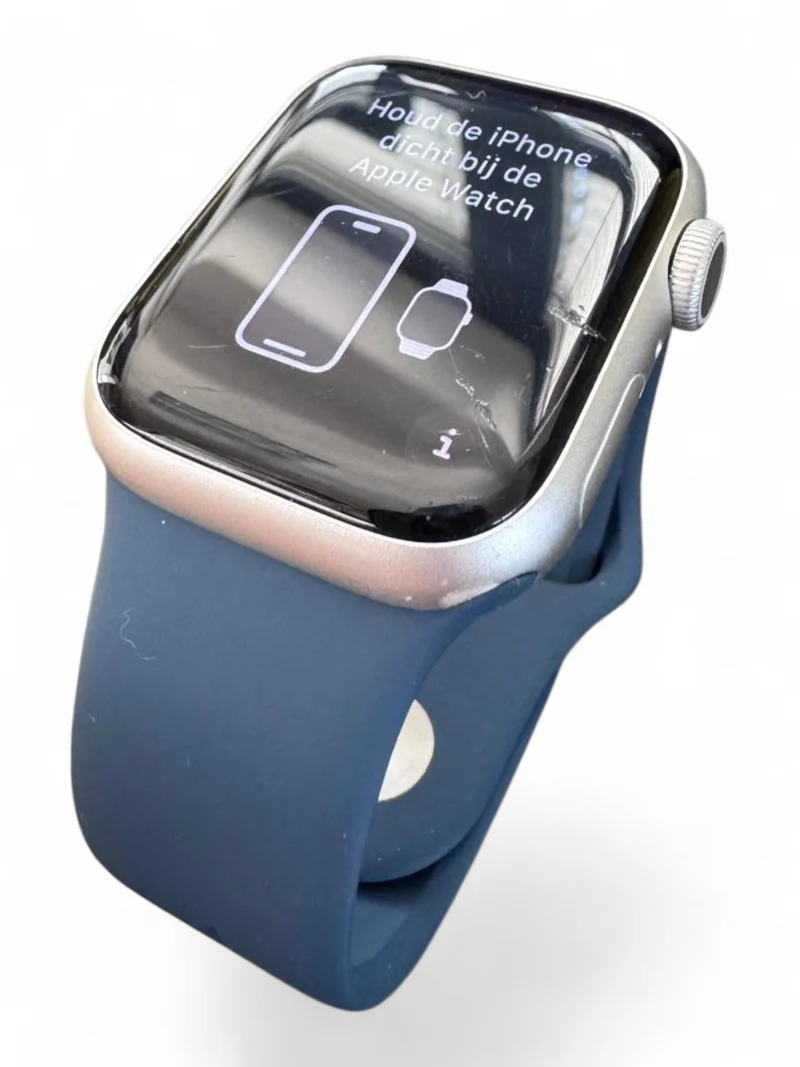Apple Watch Series 9 GPS 41 mm mit Aluminiumgehäuse und hellem Retina Display.