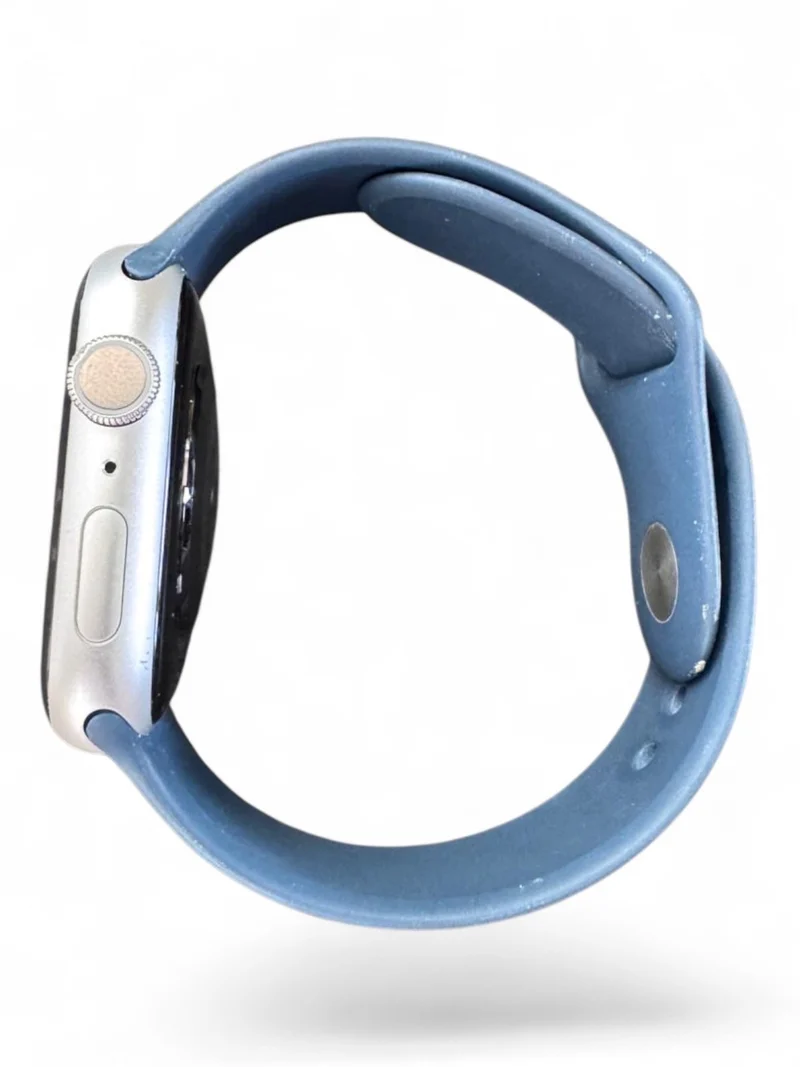 Apple Watch Series 9 GPS 45 mm mit Aluminiumgehäuse und hellem Retina Display.