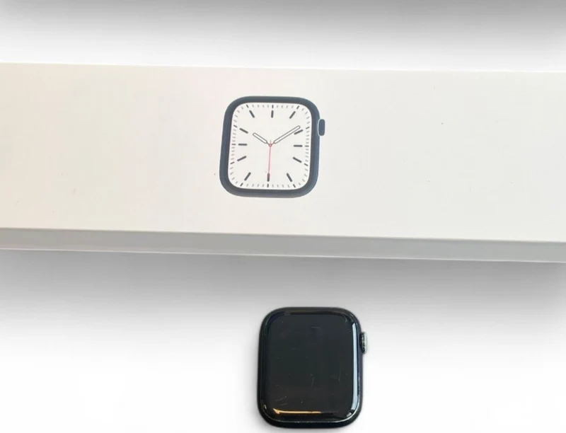 Apple Watch Series 7 GPS 45mm mit Aluminiumgehäuse und brillantem Retina Display