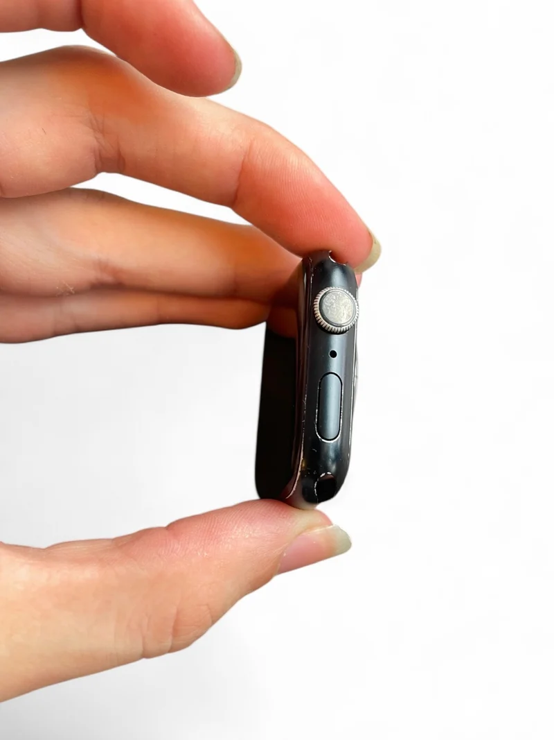 Apple Watch Series 7 GPS 45mm mit Aluminiumgehäuse und brillantem Retina Display