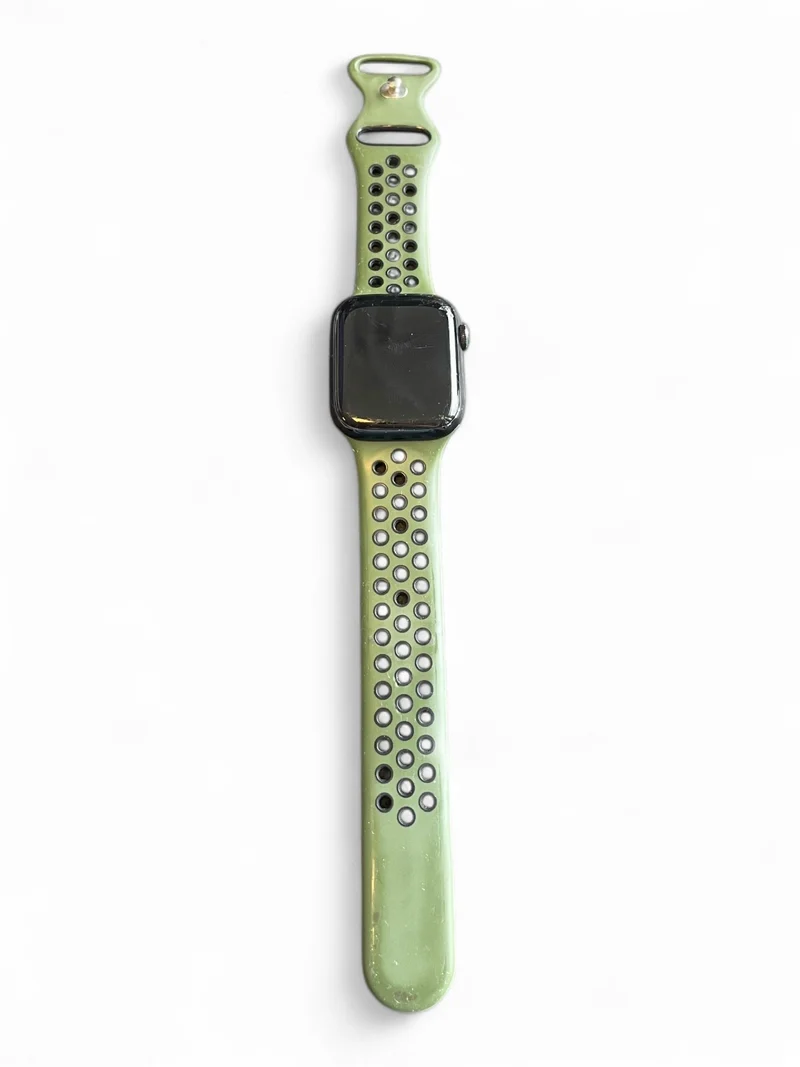 Apple Watch Series 8 GPS 45 mm mit Aluminiumgehäuse und hellem Retina Display