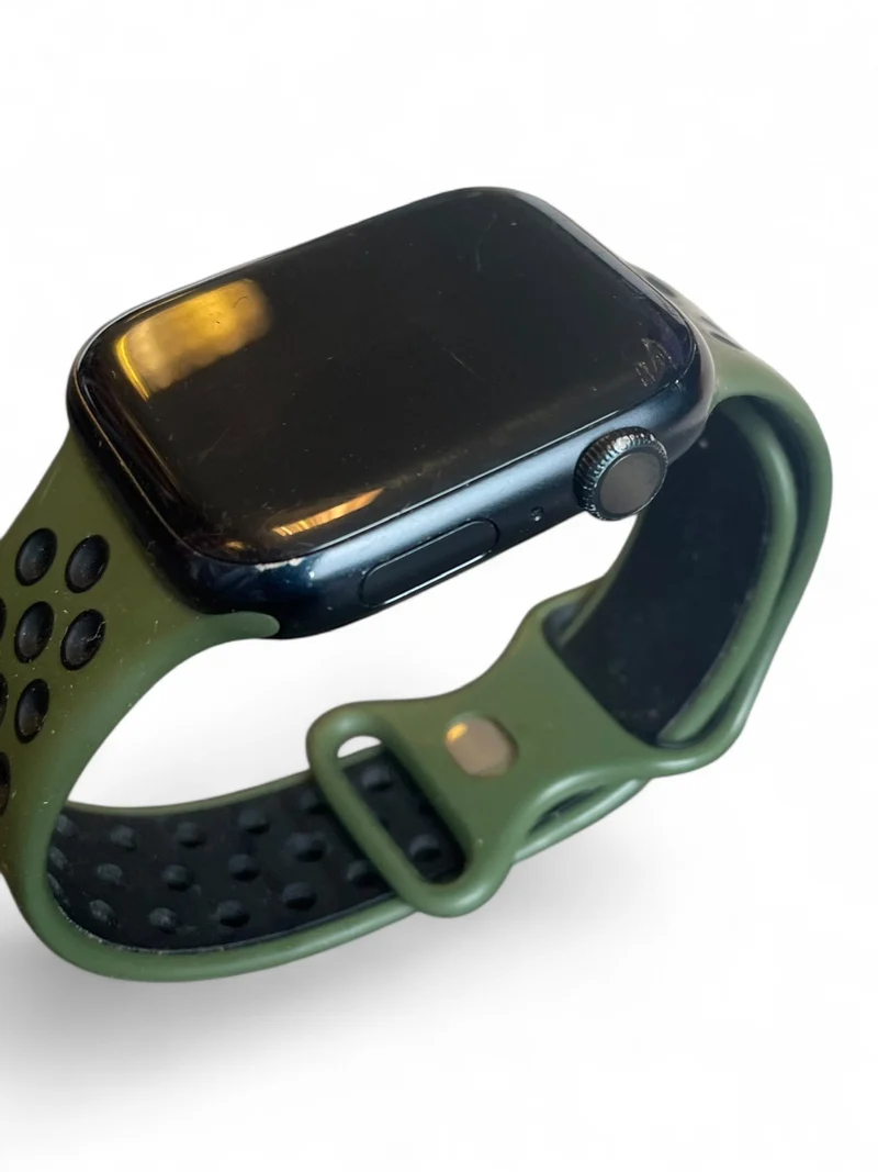 Apple Watch Series 8 GPS 45 mm mit Aluminiumgehäuse und hellem Retina Display