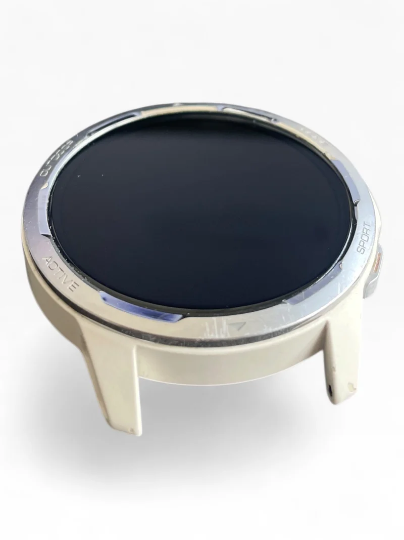 Xiaomi Watch S1 Active 46mm mit Edelstahlgehäuse & Silikonarmband in Moon White.