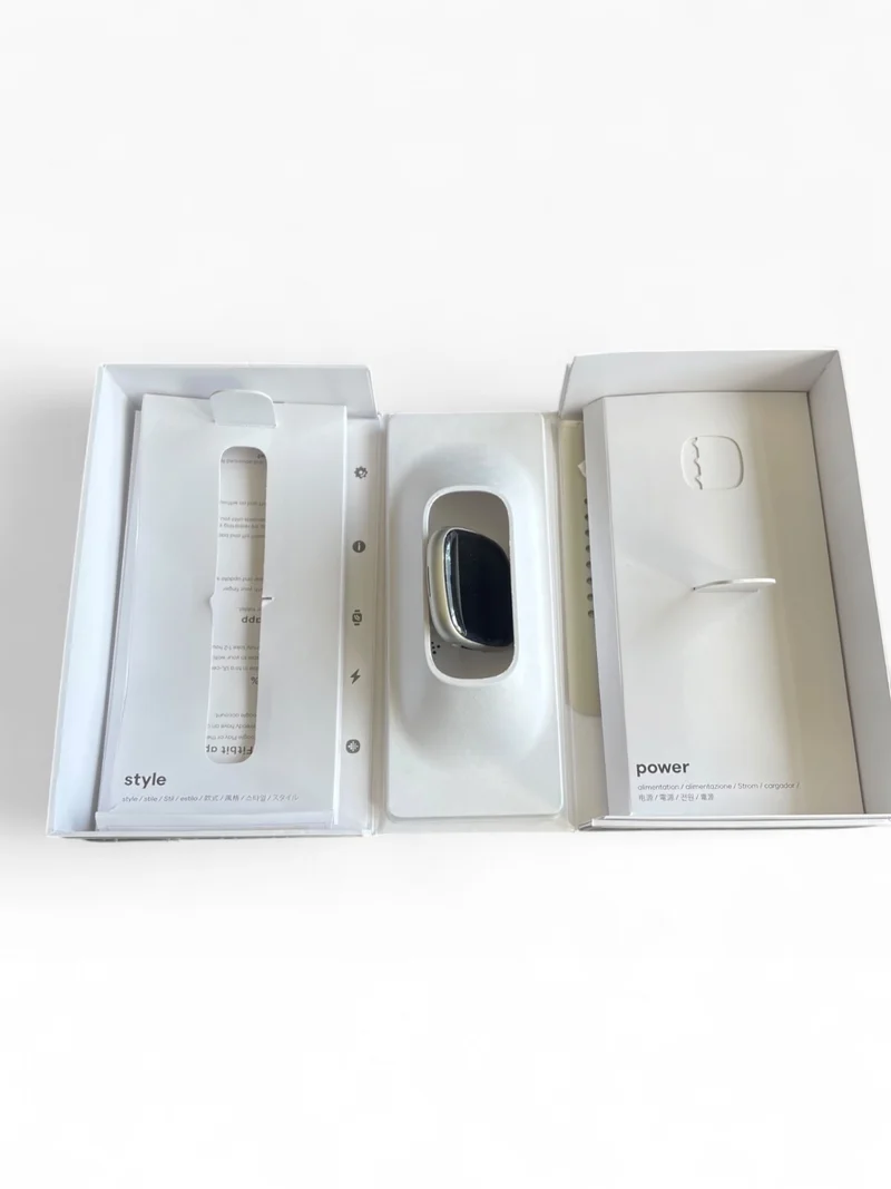 Fitbit Sense 2 Smartwatch 40mm mit Aluminiumgehäuse, GPS & AMOLED in Lunar White