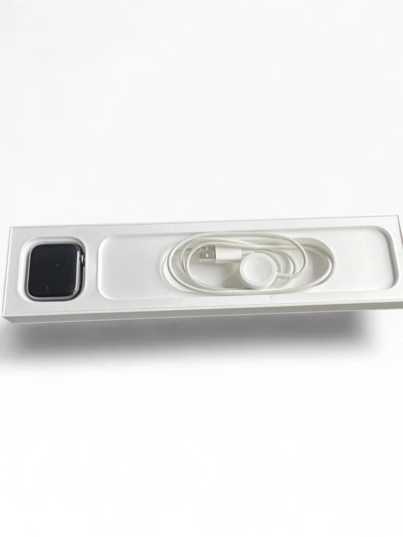 Apple Watch Series 6 GPS 44mm mit Aluminiumgehäuse & Sportarmband in Space Grau