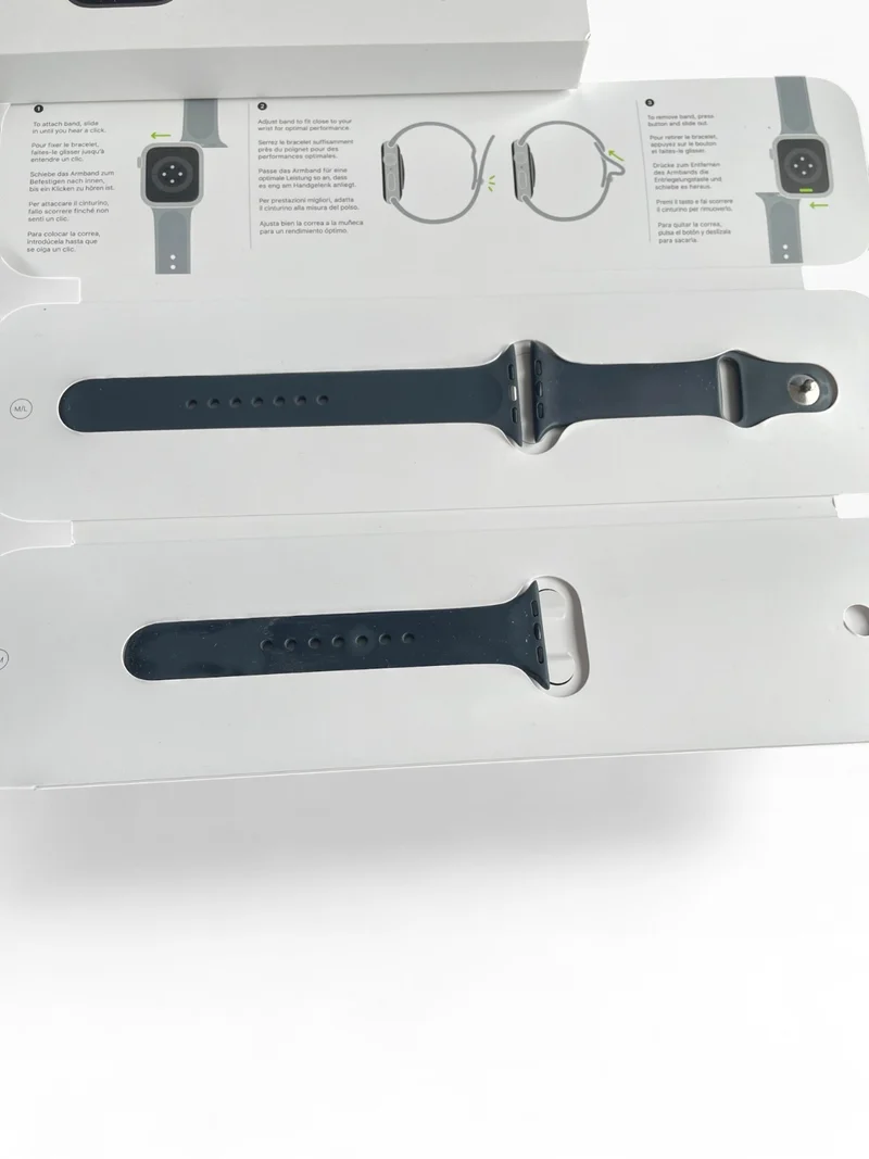Apple Watch Series 6 GPS 44mm mit Aluminiumgehäuse & Sportarmband in Space Grau