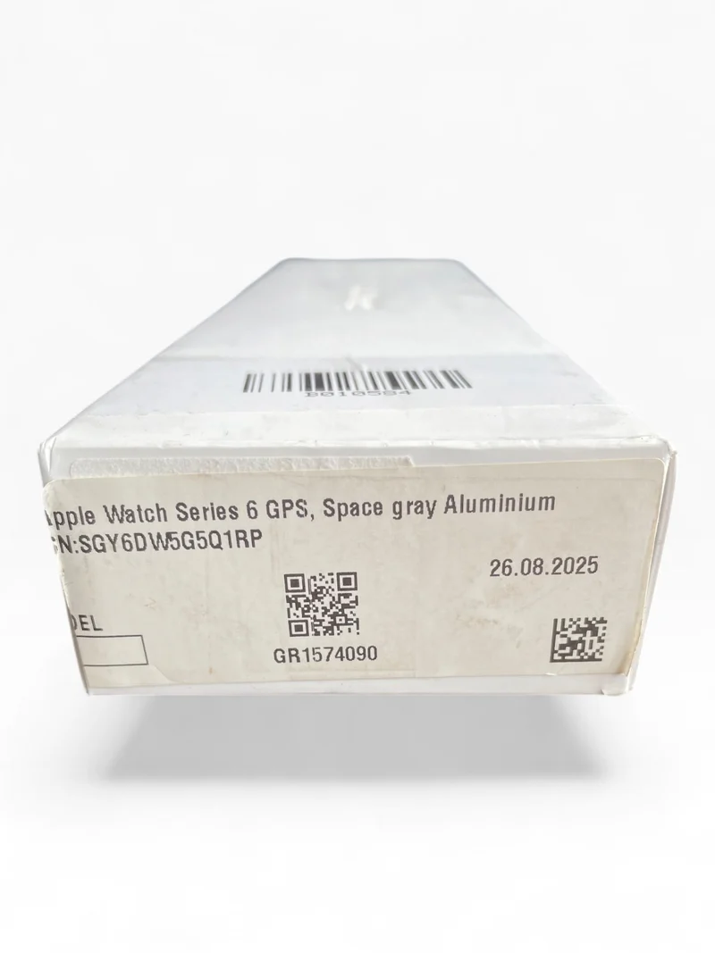 Apple Watch Series 6 GPS 44mm mit Aluminiumgehäuse & Sportarmband in Space Grau