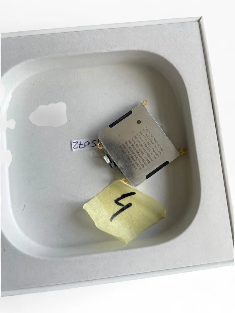 Apple Watch Ultra GPS + Cellular 49mm mit Titangehäuse & LTE in Farbe Starlight.