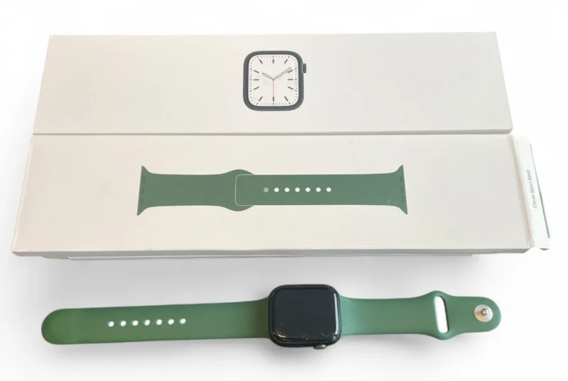 Apple Watch Series 7 GPS 41mm mit Aluminiumgehäuse und brillantem Retina Display