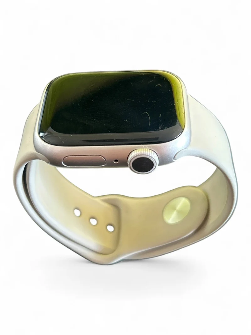Apple Watch Series 8 GPS 41 mm mit Aluminiumgehäuse und hellem Retina Display.