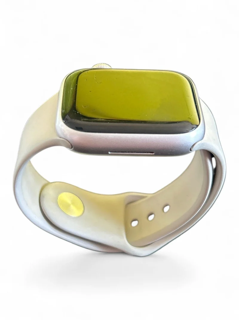 Apple Watch Series 8 GPS 41 mm mit Aluminiumgehäuse und hellem Retina Display.