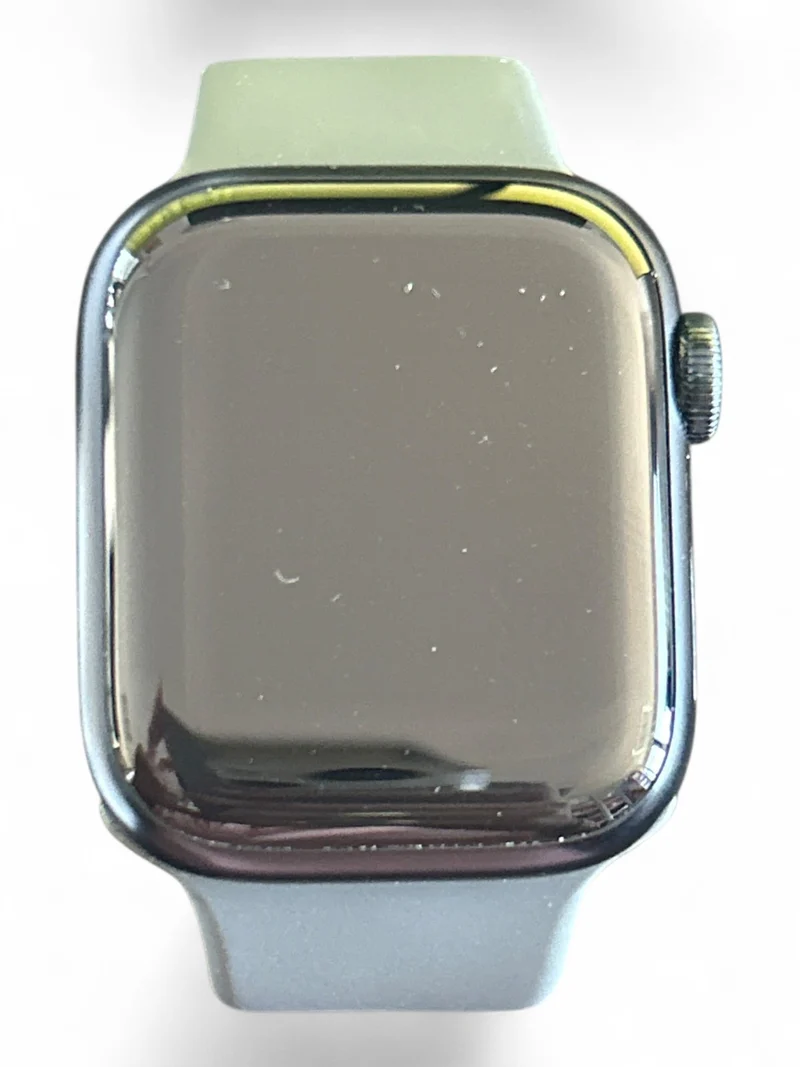 Apple Watch Series 8 GPS 41 mm mit Aluminiumgehäuse und hellem Retina Display.