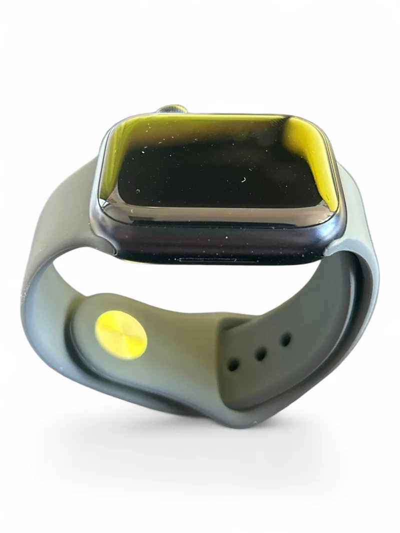 Apple Watch Series 8 GPS 41 mm mit Aluminiumgehäuse und hellem Retina Display.