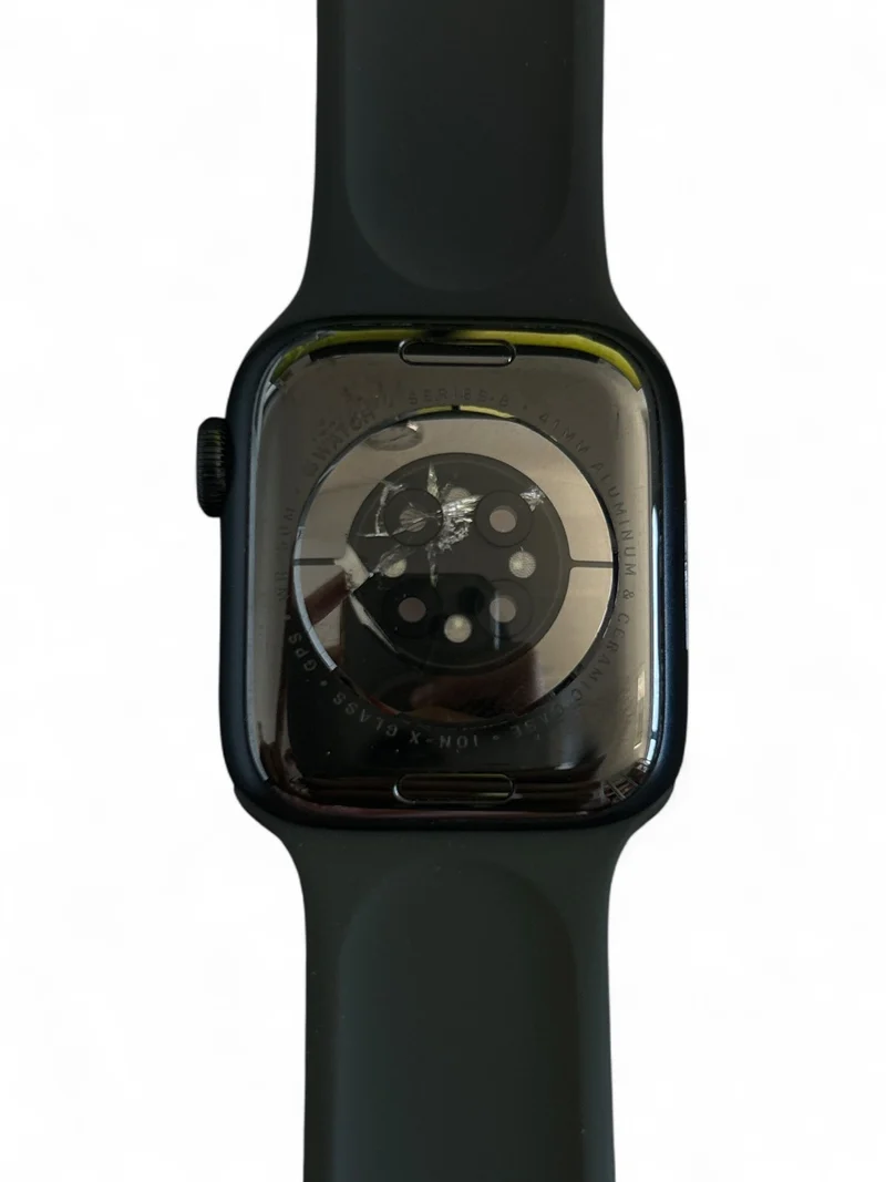 Apple Watch Series 8 GPS 41 mm mit Aluminiumgehäuse und hellem Retina Display.