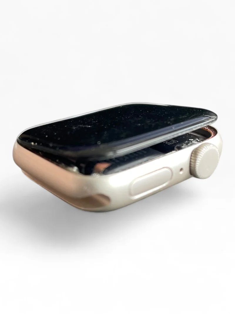 Apple Watch SE GPS 40mm mit Aluminiumgehäuse, Retina Display in Farbe Starlight.