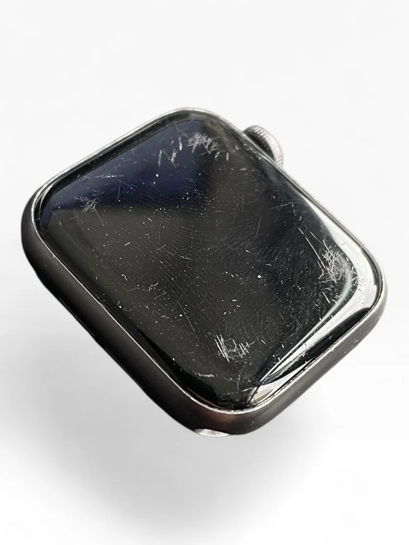 Apple Watch SE GPS 40mm mit Aluminiumgehäuse & Sportarmband in Space Grau Black.