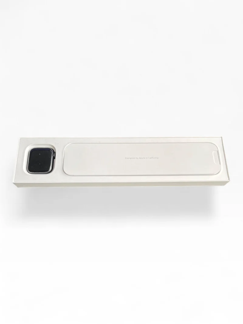 Apple Watch SE GPS 40mm mit Aluminiumgehäuse & Sportarmband in Space Grau Black.