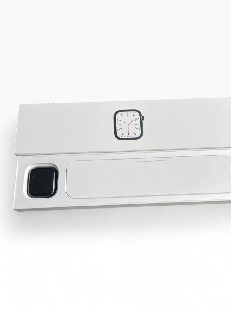Apple Watch Series 7 GPS 41mm mit Aluminiumgehäuse & Retina Display in Midnight.