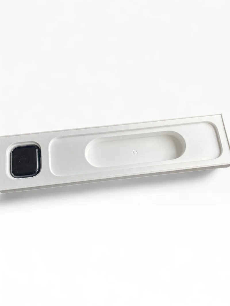 Apple Watch Series 7 GPS 41mm mit Aluminiumgehäuse & Retina Display in Midnight.