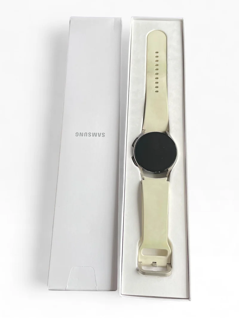 Samsung Galaxy Watch6 40 mm Aluminium Gold Smartwatch GPS Fitnessuhr (Gold)