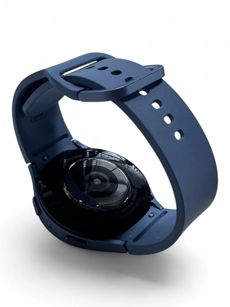Samsung Galaxy Watch5 44mm mit Aluminiumgehäuse, AMOLED-Display und GPS & Saphir