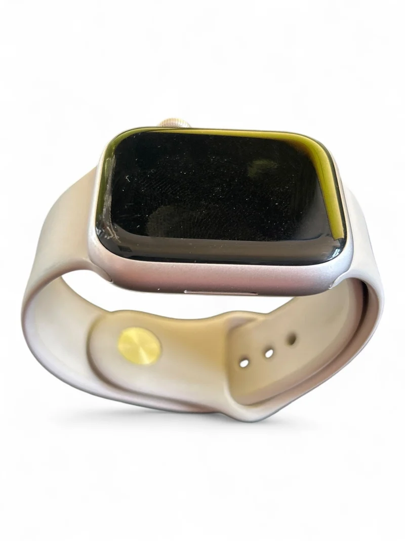 Apple Watch Series 9 GPS 45 mm mit Aluminiumgehäuse und hellem Retina Display.