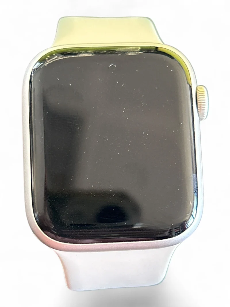 Apple Watch Series 9 GPS 45 mm mit Aluminiumgehäuse und hellem Retina Display.