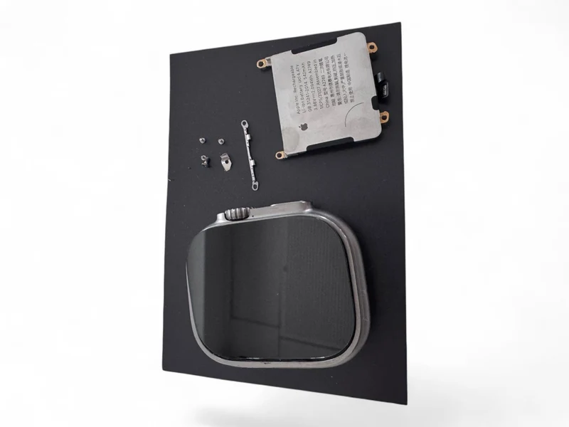 Apple Watch Ultra GPS + Cellular 49 mm mit Titangehäuse, LTE und Retina Display.