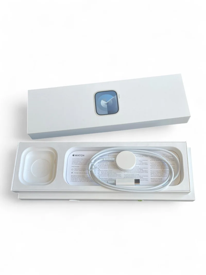 Apple Watch Series 9 GPS 45 mm in Silber mit Aluminiumgehäuse und Retina Display