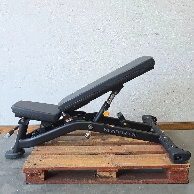 Matrix Magnum MG-A82 Universalbank verstellbar, Hantelbank ohne Ablage, Magnum Multi-adjustable Bench LP, Rahmenfarbe Schwarz, gebraucht - überholter Zustand