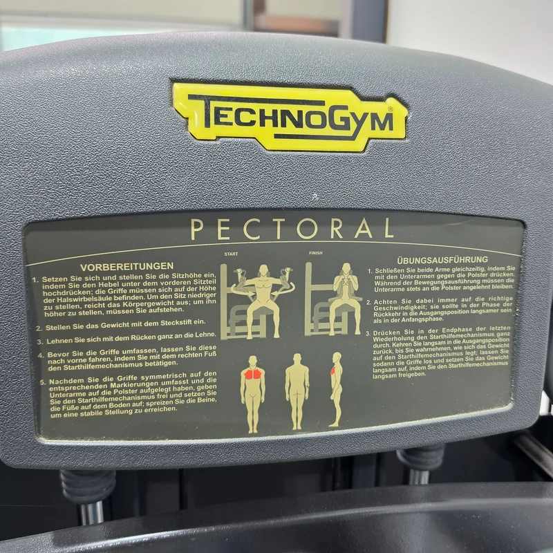 Technogym Butterfly, Pectoral Fly, Einstiegshilfe, Selection Line - Rahmenfarbe Silber, Polster Blau - gebraucht - mit Gebrauchsspuren