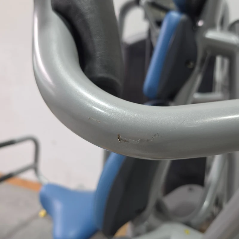 Technogym Butterfly, Pectoral Fly, Einstiegshilfe, Selection Line - Rahmenfarbe Silber, Polster Blau - gebraucht - mit Gebrauchsspuren