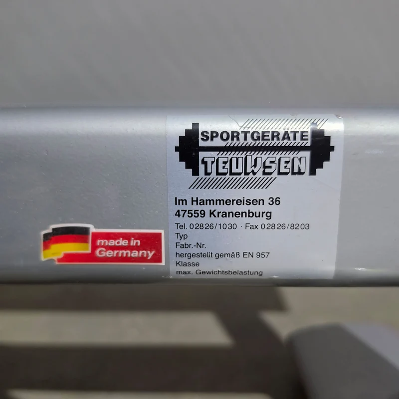 Teuwsen Flachbank, Rahmen Silber, Polster Rot, gebraucht - mit Gebrauchsspuren
