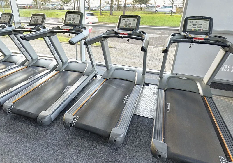 Matrix T5X Laufband, LED Konsole, gebraucht - überholter Zustand inkl. neuer Laufdecke