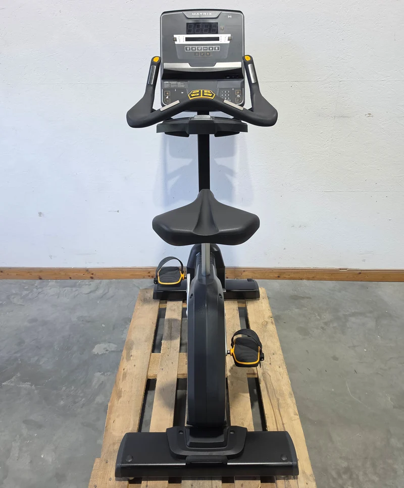 Matrix MX Performance Upright Cycle, Ergometer U-PS-F, Baujahr 2024 - MX LED Console Display, Farbe Schwarz, gebraucht - Neuwertiger Zustand