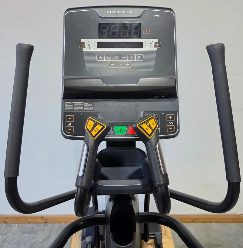 Matrix MX Endurance Suspension Elliptical Crosstrainer, Ellipsentrainer E-ES-F, Baujahr 2024 - MX LED Console Display, Farbe Schwarz, gebraucht - Neuwertiger Zustand