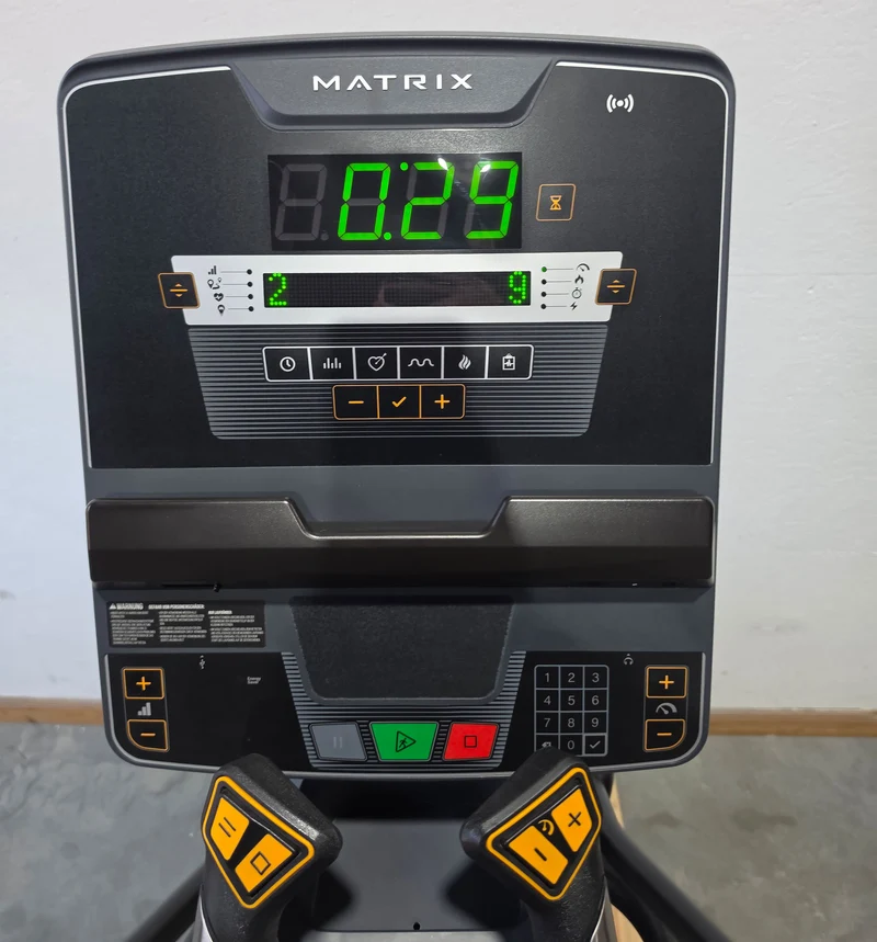 Matrix MX Endurance Suspension Elliptical Crosstrainer, Ellipsentrainer E-ES-F, Baujahr 2024 - MX LED Console Display, Farbe Schwarz, gebraucht - Neuwertiger Zustand