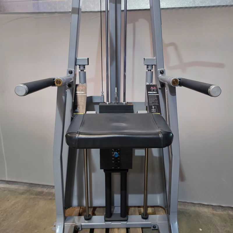 Precor Icarian 320 Assisted Dip-Chin & Pull-up Machine, Dip-Klimmzugmaschine mit Gewichtsunterstützung, Rahmenfarbe Silber, gebraucht - überholter Zustand
