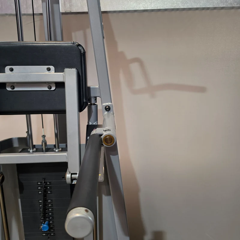 Precor Icarian 320 Assisted Dip-Chin & Pull-up Machine, Dip-Klimmzugmaschine mit Gewichtsunterstützung, Rahmenfarbe Silber, gebraucht - überholter Zustand