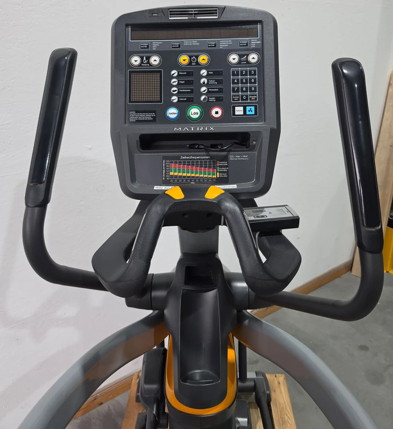 Matrix A5X Crosstrainer mit höhenverstellbarer Steigung, Ascent Trainer, Suspension Elliptical Trainer, LED Display, Farbe Silber, gebraucht - überholter Zustand