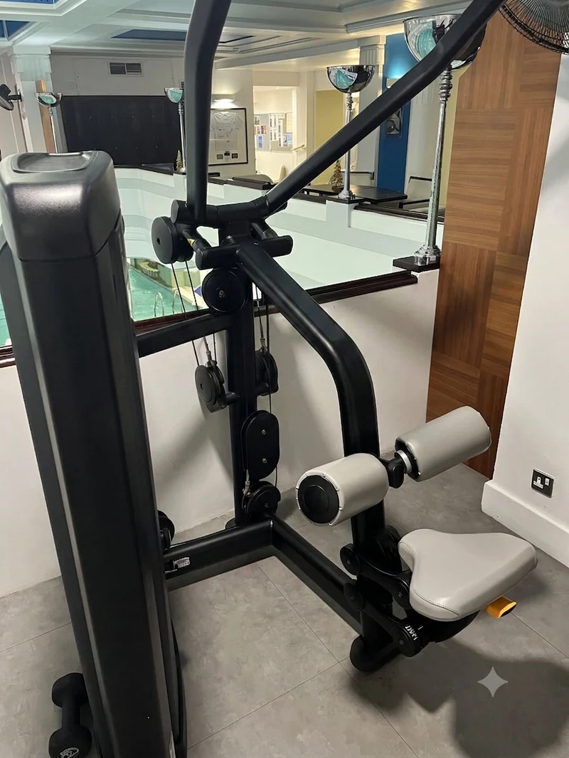 Life Fitness Set 11 Kraftgeräte, 9x Insignia und 2x Optima Serie, Rahmen Schwarz, gebraucht - überholter Zustand