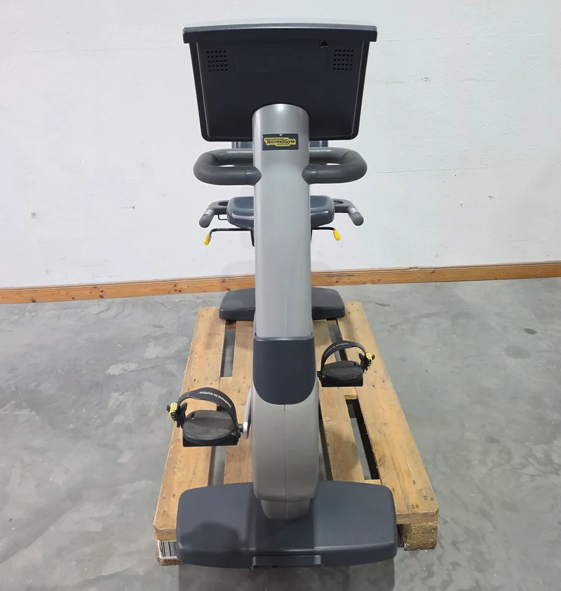 TechnoGym Recumbent Excite Line Recline 700, LED Display, normale Pedalarme, mit Handpuls, Polster Dunkelblau, gebraucht - überholter Zustand