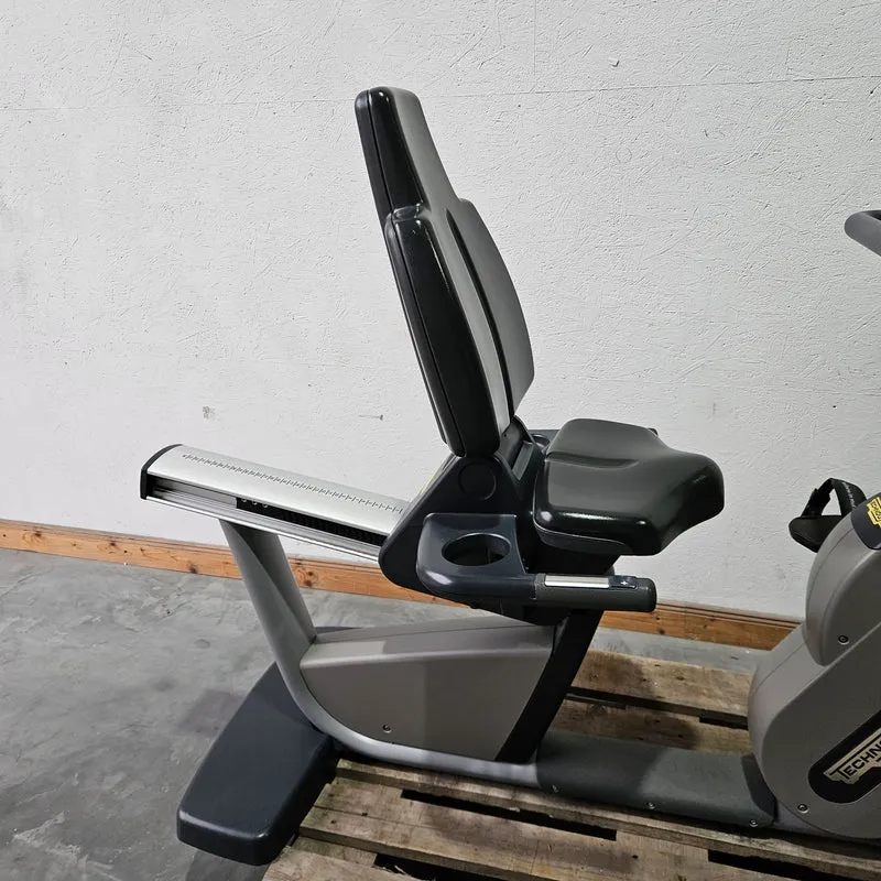 TechnoGym Recumbent Excite Line Recline 700, LED Display, normale Pedalarme, mit Handpuls, Polster Dunkelblau, gebraucht - überholter Zustand