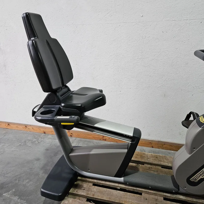 TechnoGym Recumbent Excite Line Recline 700, LED Display, normale Pedalarme, mit Handpuls, Polster Dunkelblau, gebraucht - überholter Zustand