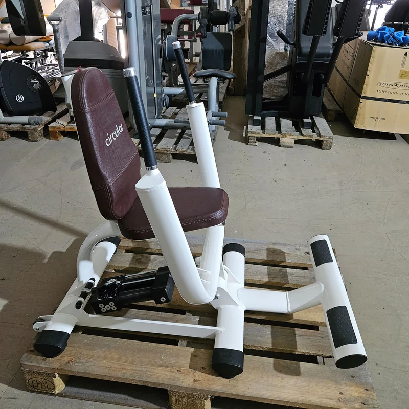Gym80 Hydraulischer-Zirkel, Circular Serie, 7 Kraftgeräte, Farbe Weiß, Polster Braun, gebraucht - überholter Zustand