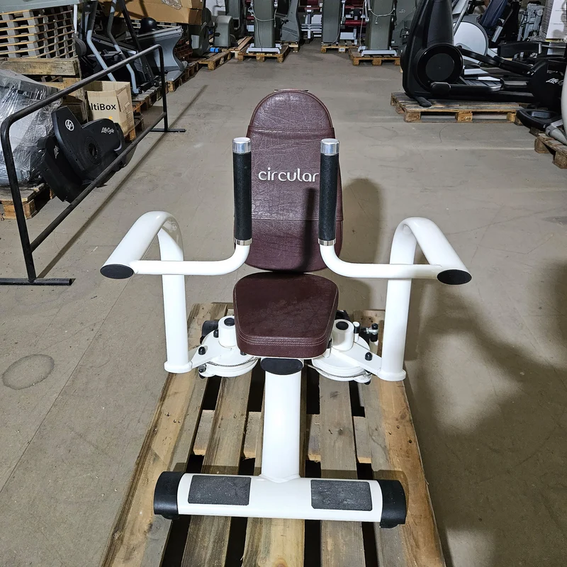Gym80 Hydraulischer-Zirkel, Circular Serie, 7 Kraftgeräte, Farbe Weiß, Polster Braun, gebraucht - überholter Zustand