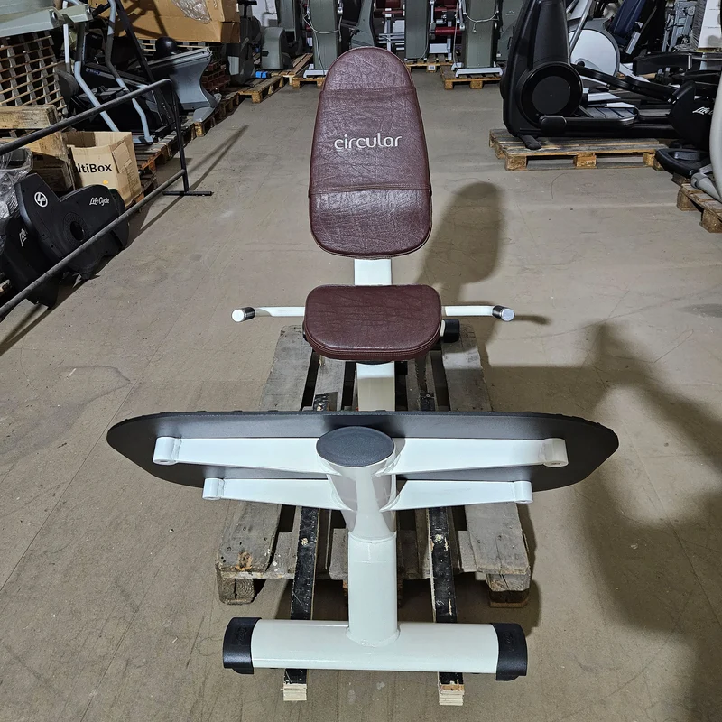 Gym80 Hydraulischer-Zirkel, Circular Serie, 7 Kraftgeräte, Farbe Weiß, Polster Braun, gebraucht - überholter Zustand