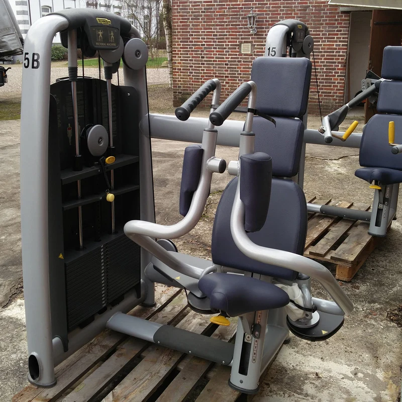 TechnoGym Selection Line Kraftgeräte Set-/Park mit 10 Fitnessgeräten, weitere Geräte auf Wunsch, gebraucht, geprüft und aufbereitet